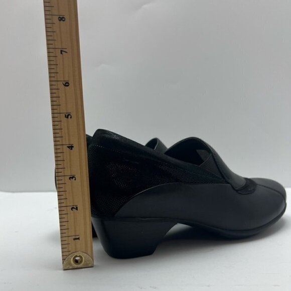 Aravon, Ladies Provence Asym Slip-On Shoes - Black. Size: 8.5 (US). NIB - Picture 13 of 16